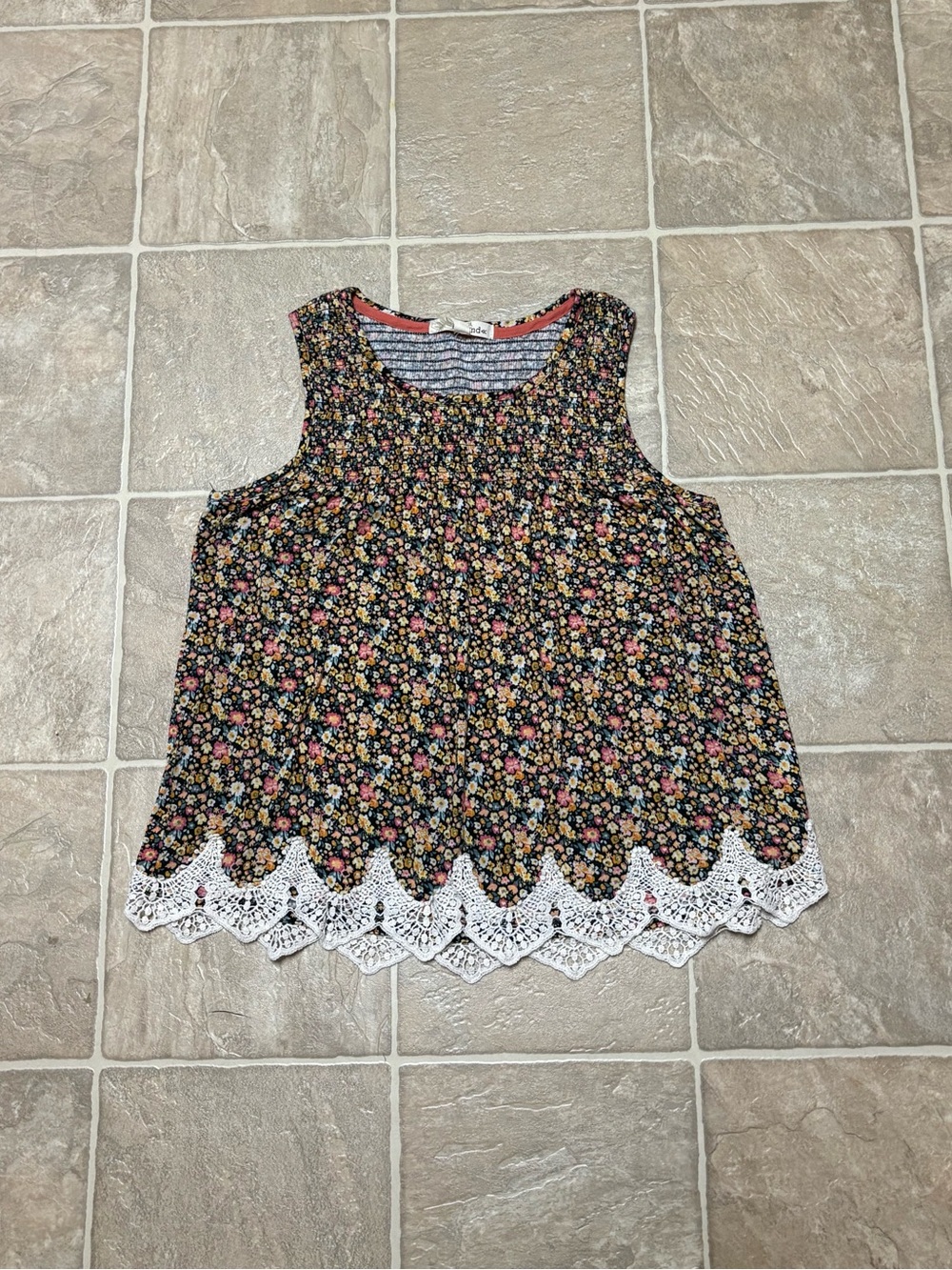 Women’s Medium Floral Tank Top